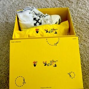 White and black designer high rise tennis shoes size 33 child boy shoe